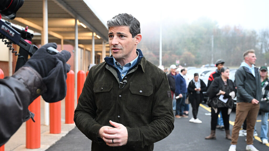 CBS News Chief Correspondent Matt Gutman Accused of Harassment in Wrongful-Termination Suit by Former ABC News Producer CBS News Chief Correspondent Matt Gutman Accused of Harassment in Wrongful-Termination Suit by Former ABC News Producer