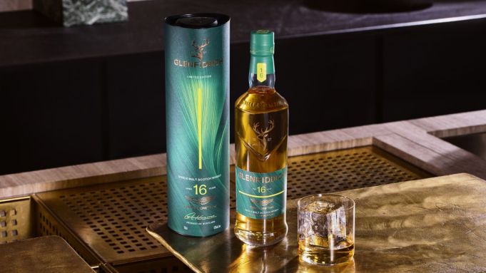 Glenfiddich and Aston Martin F1’s New Whisky Collab Was Aged in 5 Different Casks Glenfiddich and Aston Martin F1’s New Whisky Collab Was Aged in 5 Different Casks