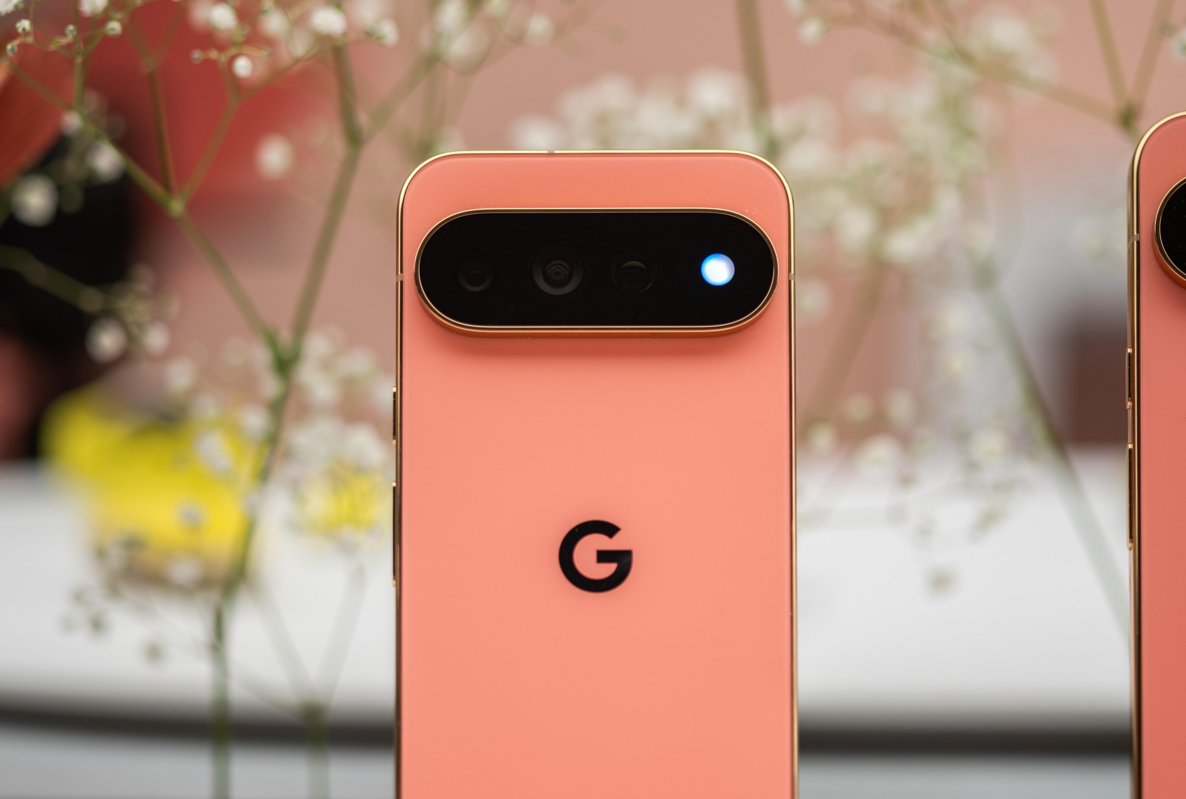Google Pixel 11 Pro Pixel Glow Macro 2