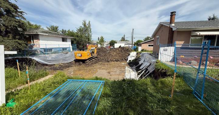 Edmonton homeowners frustrated as their properties erode into infill excavations – Edmonton Edmonton homeowners frustrated as their properties erode into infill excavations - Edmonton