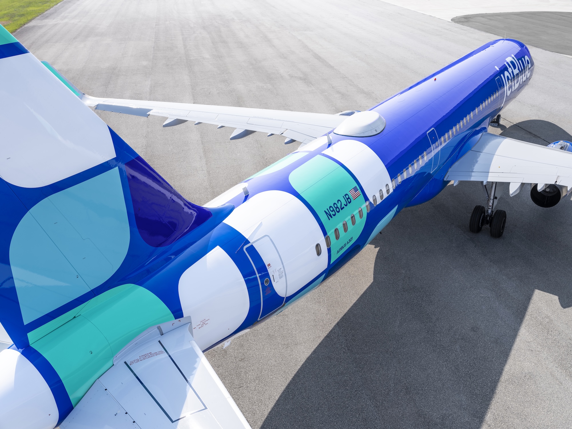 Airbus A321 JetBlue Mint Livery tail view