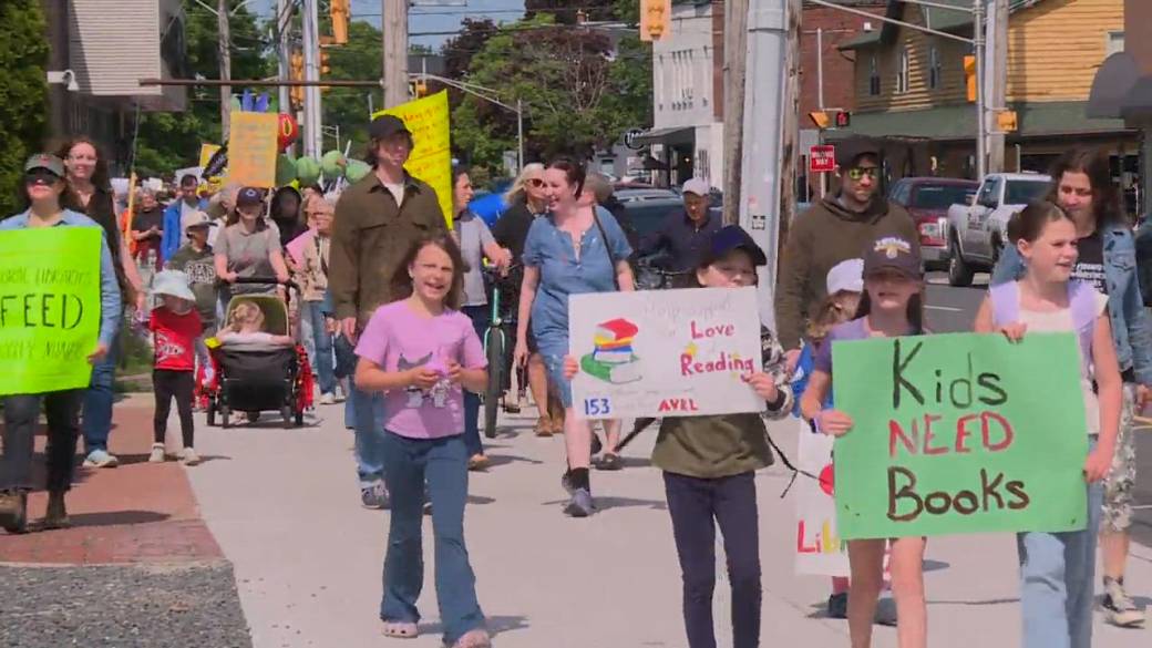 Click to play video: 'Kentville rallies to save local library'