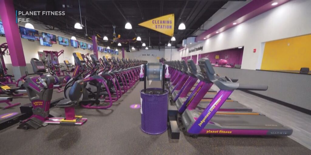 Planet Fitness offers free showers, charging stations to Hawaii Hurricane Lala victims Planet Fitness offers free showers, charging stations to Hawaii Hurricane Lala victims