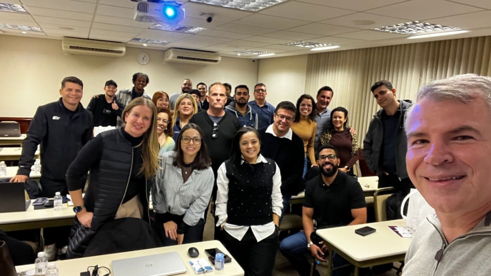 Julian Gritsch with an MBA class in a classroom.