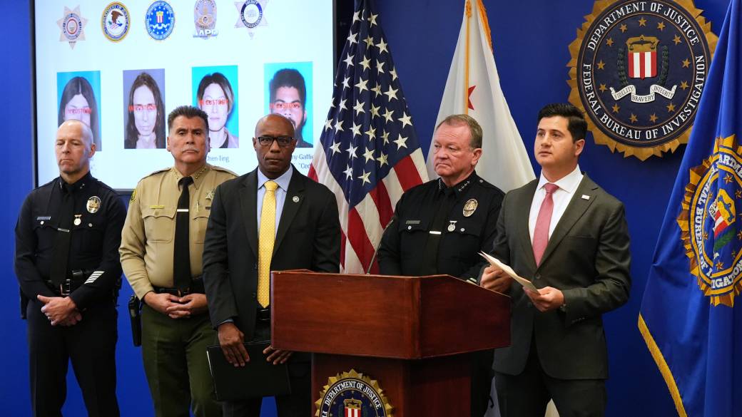 Click to play video: 'New Years Eve terror plot foiled in LA, FBI says ‘far-left, anti-government’ cell members arrested'