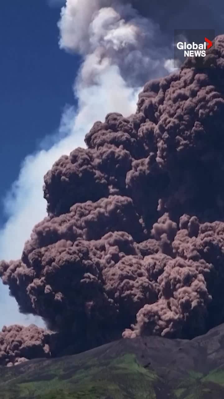 Click to play video: 'Mount Etna erupts again: Spectacular ash clouds rise over Sicily'