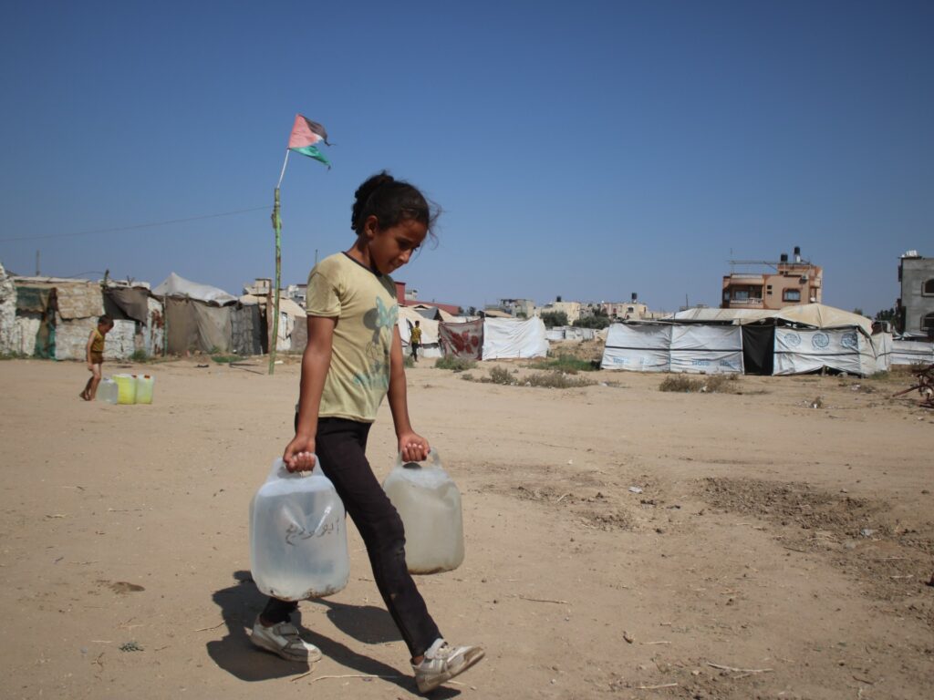 Daily struggle for clean water and food takes a physical toll on Gaza kids Daily struggle for clean water and food takes a physical toll on Gaza kids