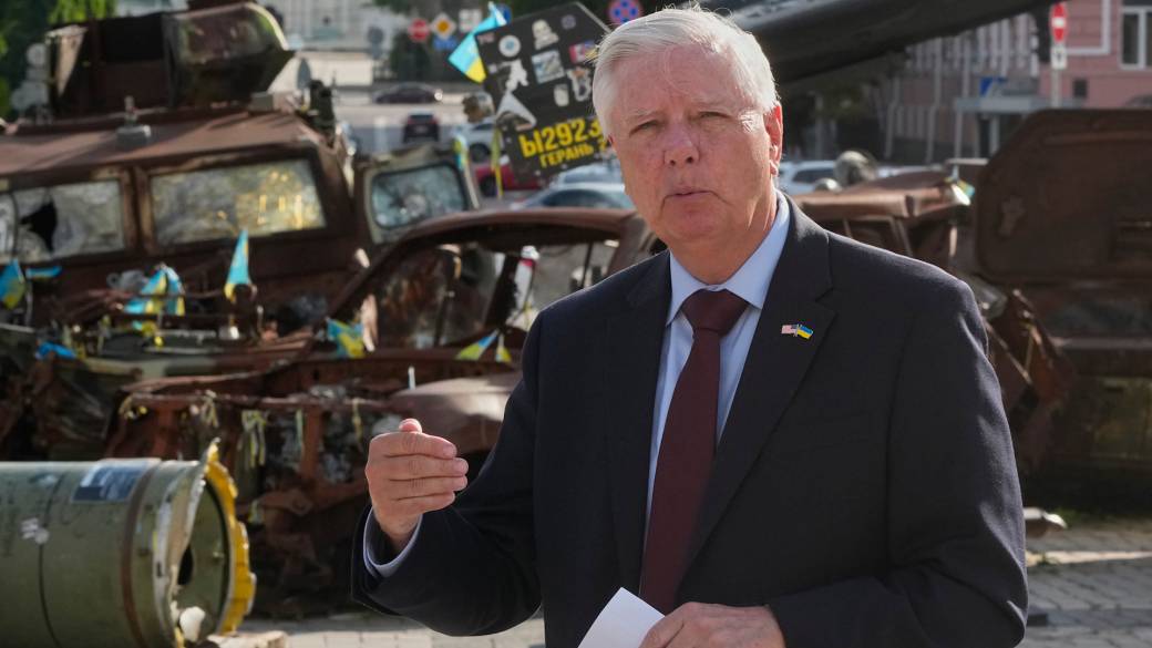 Click to play video: 'Lindsey Graham dead at 71: Veteran politician had just returned from Ukraine'