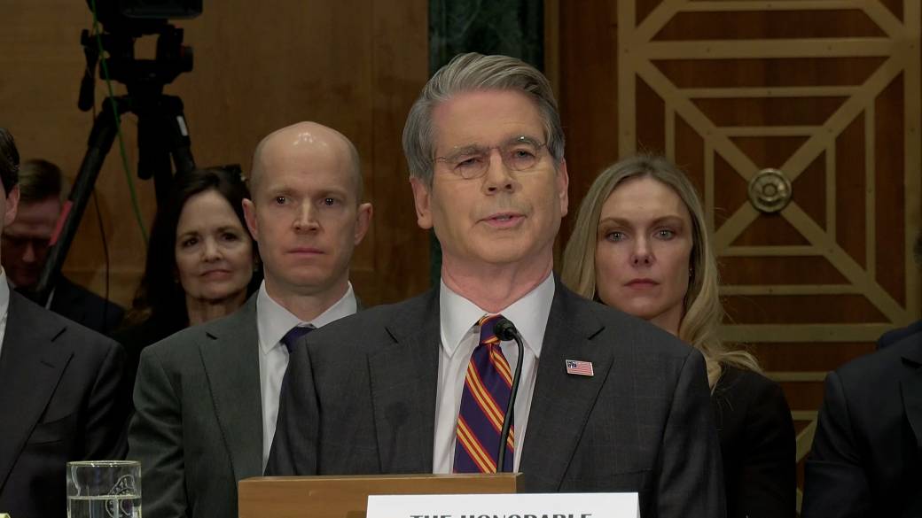 Click to play video: 'Bessent asked if U.S. would drop all tariffs if Canada did the same: ‘Absolutely not’'