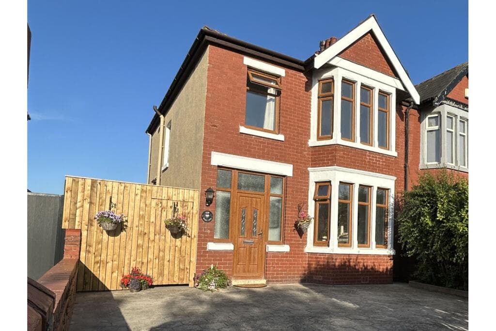 Glorious 3-bed family home with original features and lovely garden on the market Glorious 3-bed family home with original features and lovely garden on the market