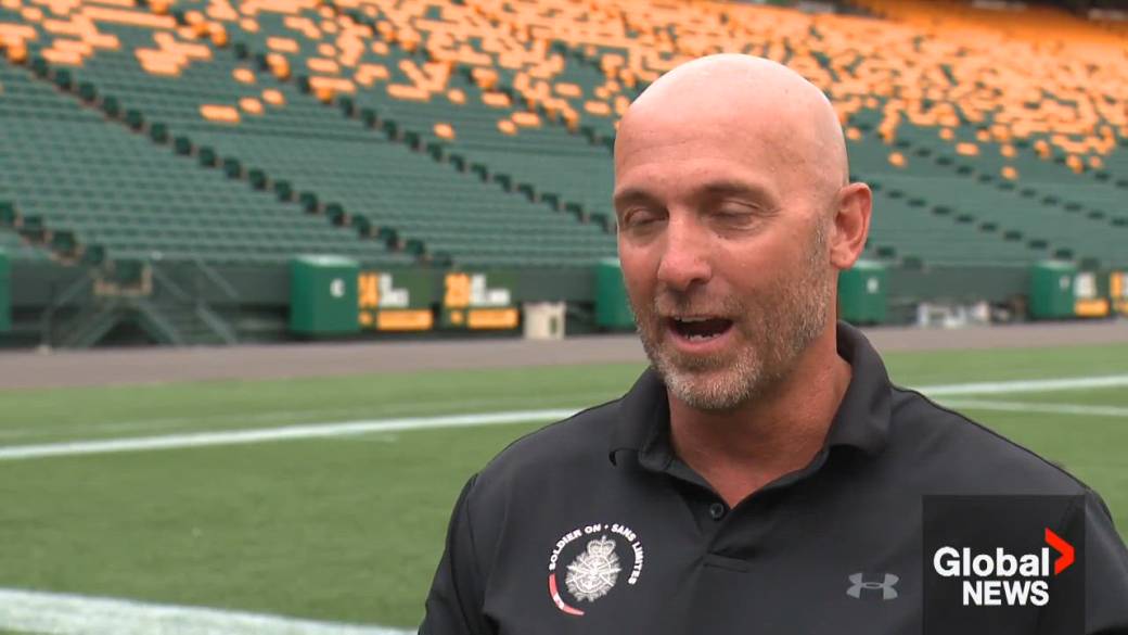 Click to play video: 'Salute to service: Edmonton Elks share the field with recovering vets'