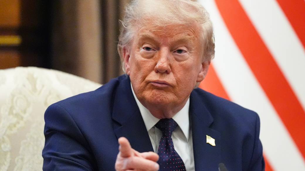 Click to play video: 'Trump says Greenland should be controlled by the US, not Denmark'