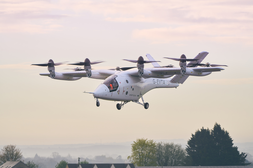 Vertical Aerospace complete their full transition take off flight and landing at Kemble Airfield.