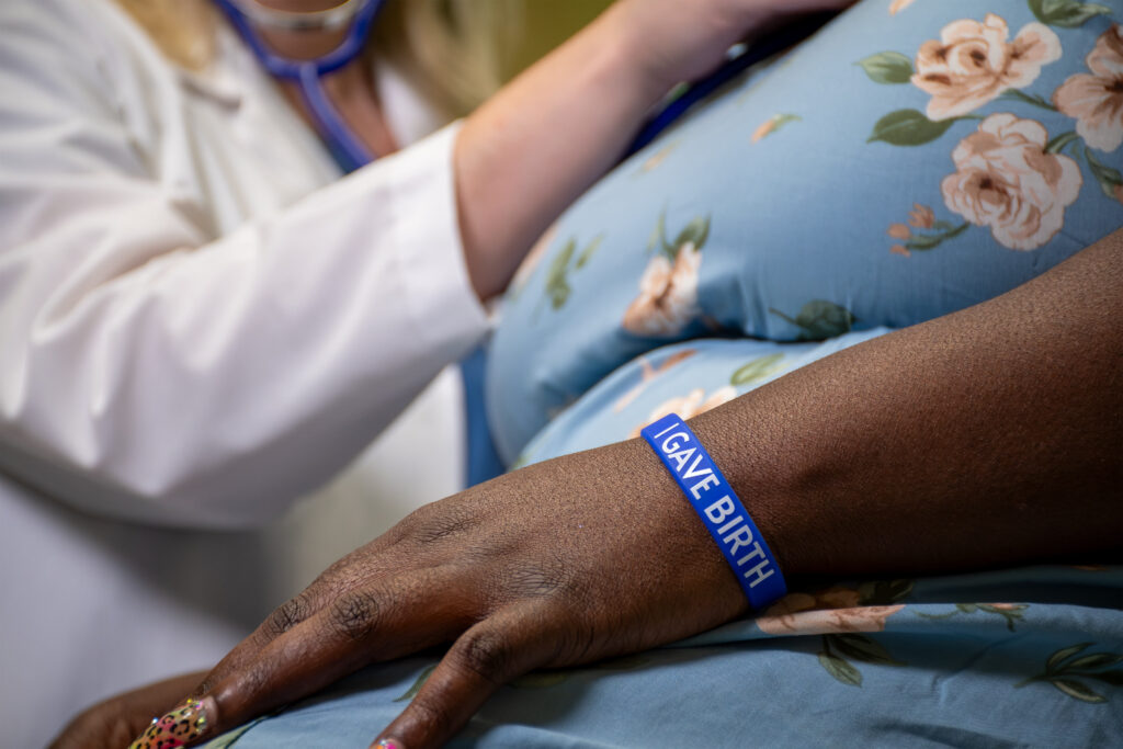 Hospitals Say They Found a Tool To Help Reduce Childbirth Risks: Wristbands Hospitals Say They Found a Tool To Help Reduce Childbirth Risks: Wristbands