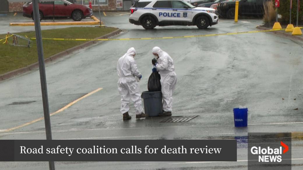Click to play video: 'Road safety groups call for regulations on large SUV’s and pickup trucks'