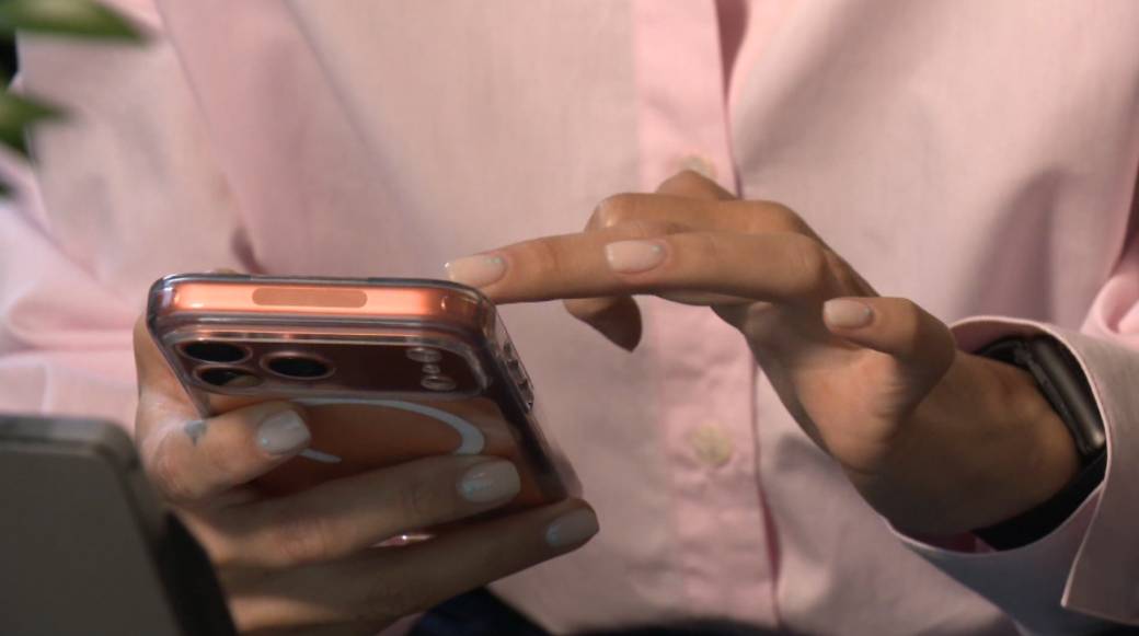 Click to play video: 'BC Rogers customer falls victim to sophisticated delivery scam'