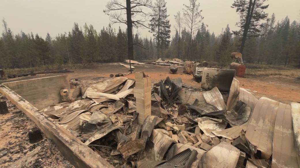 Click to play video: 'Pear Lake Wildfire continues to burn out of control in south Cariboo region'