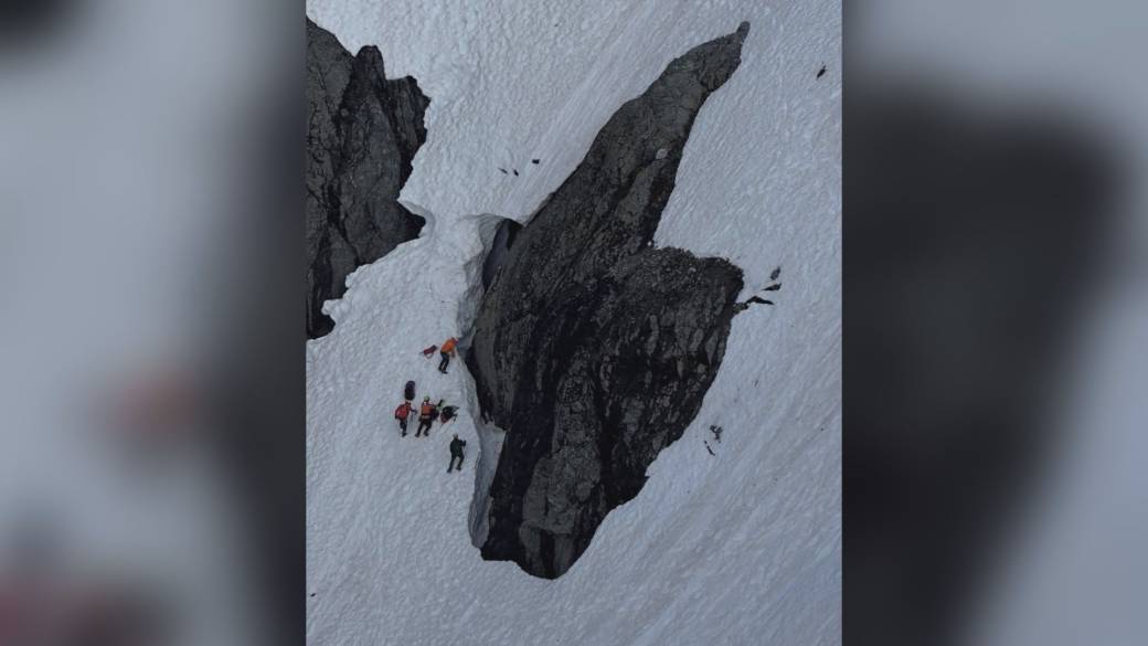 Click to play video: 'Search and rescue warn about danger on Squamish glacier'