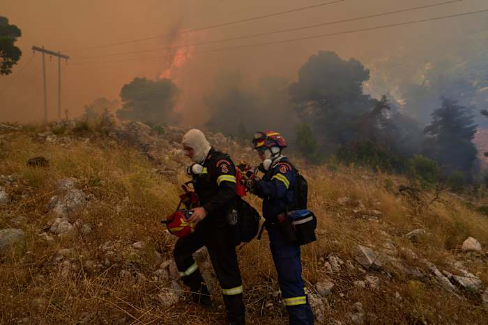 Firefighters scramble to contain fires outside Athens before winds and high temperatures return Firefighters scramble to contain fires outside Athens before winds and high temperatures return