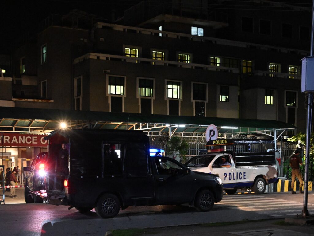 Pakistan’s ex-PM Imran Khan moved to hospital from jail after court order Pakistan’s ex-PM Imran Khan moved to hospital from jail after court order