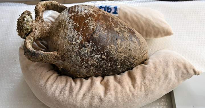 2,000-year-old Roman shipwreck carrying wine jars found off Sicilian coast – National 2,000-year-old Roman shipwreck carrying wine jars found off Sicilian coast - National
