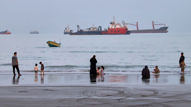 Trump is squeezing Iran’s economy and oil sales. It may still have the upper hand in Hormuz Trump is squeezing Iran’s economy and oil sales. It may still have the upper hand in Hormuz