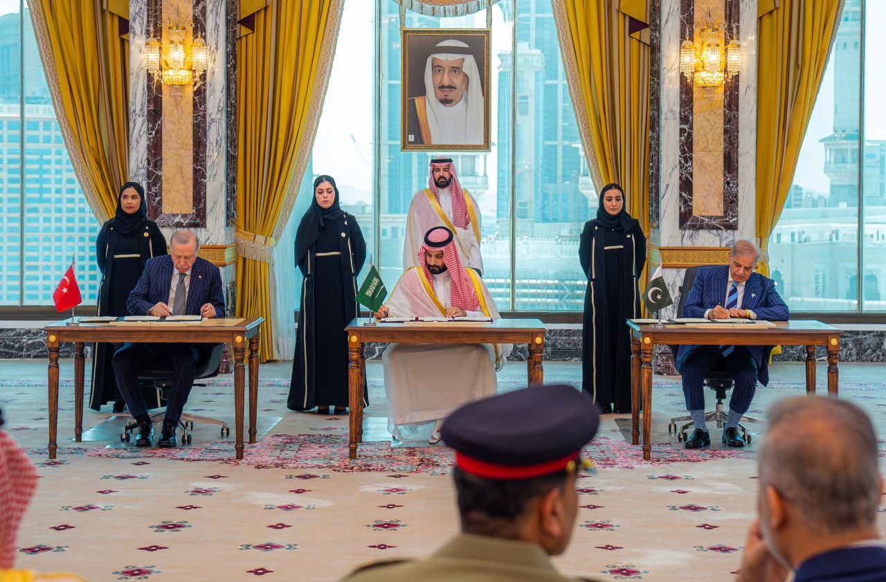 From left, Turkish President Recep Tayyip Erdogan, Saudi Crown Prince Mohammed bin Salman and Pakistani Prime Minister Shehbaz Sharif sign a trilateral defense agreement in Mecca, Saudi Arabia, on Aug. 7.