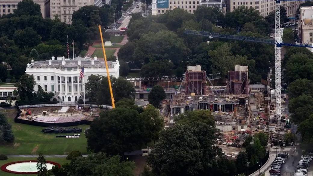 Click to play video: 'Court blocks Trump’s White House ballroom'