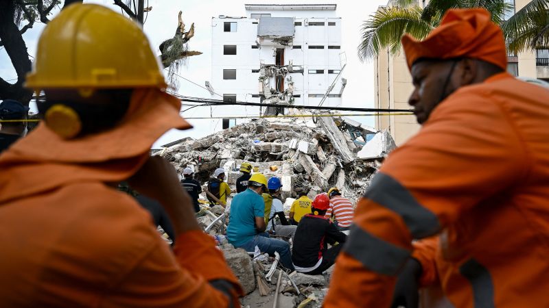 Colombia limits foreign rescue teams as earthquake survival window narrows Colombia limits foreign rescue teams as earthquake survival window narrows