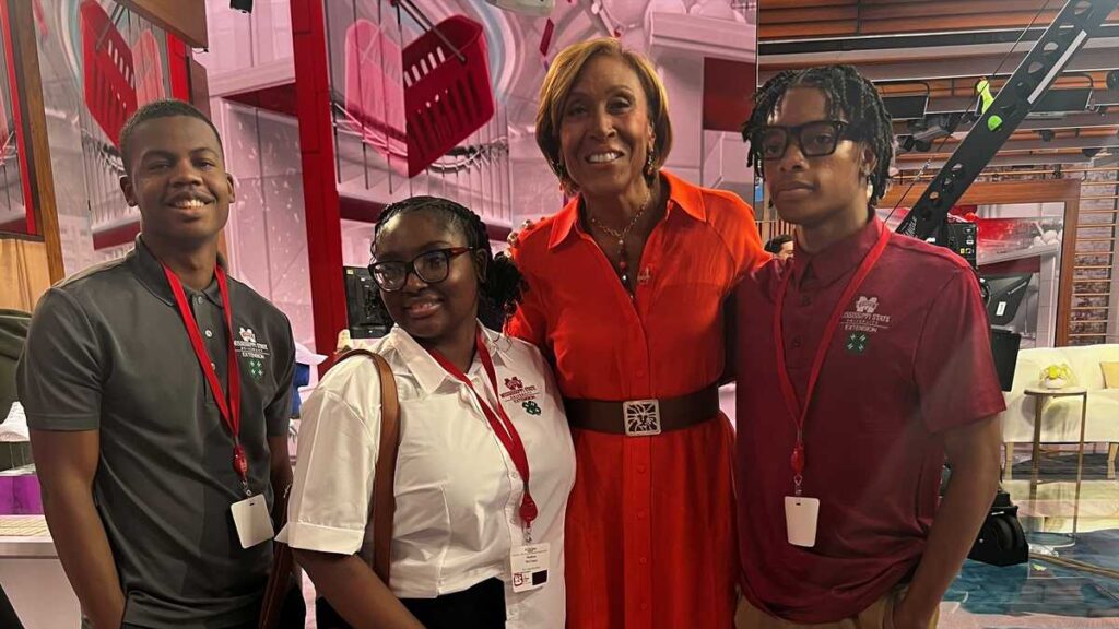Yazoo City students meet Robin Roberts at ‘GMA’ studio in NYC Yazoo City students meet Robin Roberts at 'GMA' studio in NYC
