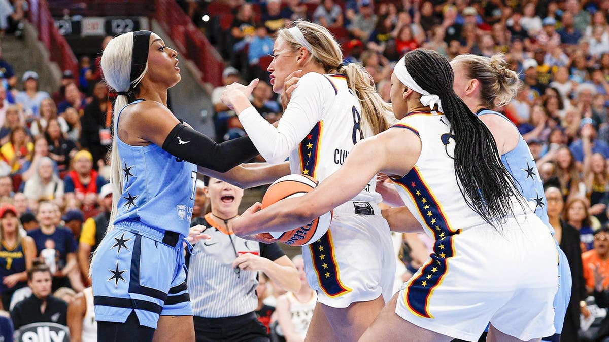 Sophie Cunningham and Dijonai Carrington