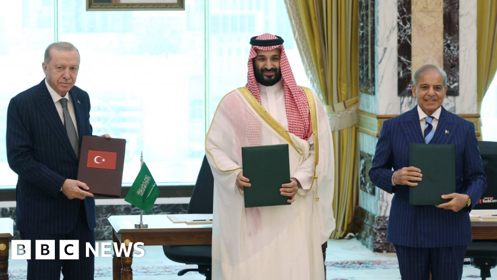 Saudi Arabia, Turkey and Pakistan sign defence agreement Saudi Arabia, Turkey and Pakistan sign defence agreement