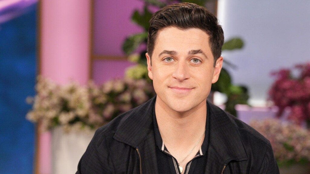 Former Disney star David Henrie rejected ‘secular’ Hollywood lifestyle after life Former Disney star David Henrie rejected 'secular' Hollywood lifestyle after life