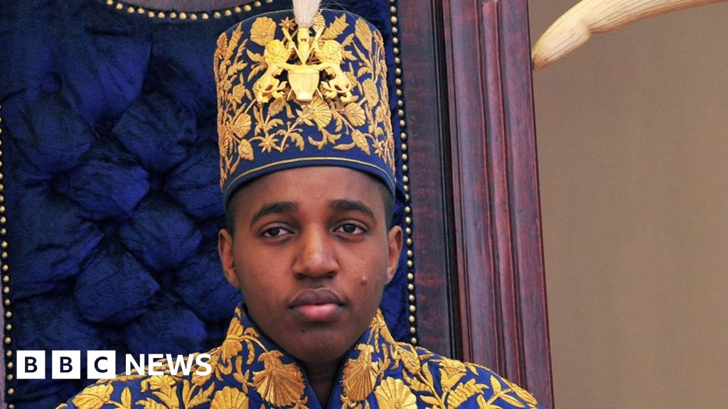 Uganda’s King Oyo: World’s youngest reigning traditional monarch dies aged 34 Uganda's King Oyo: World's youngest reigning traditional monarch dies aged 34