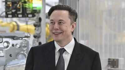 Elon Musk makes a promise to employees at townhall: Anyone at SpaceX who wants to go to the Moon or Mars will …