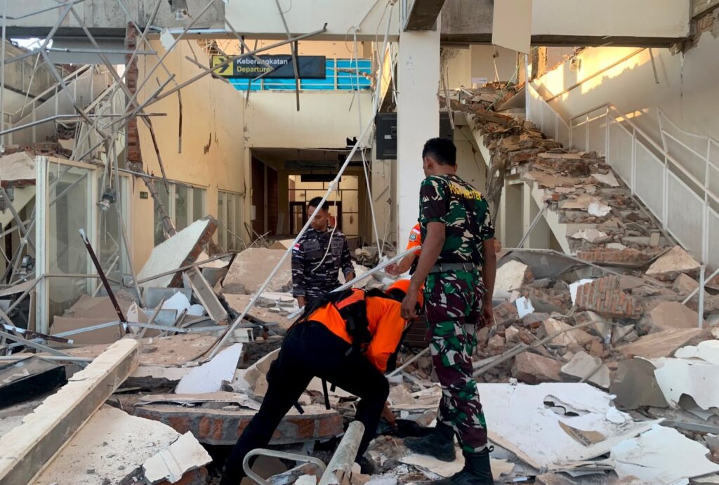 Indonesia’s magnitude 7.7 quake kills at least 53, displaces thousands