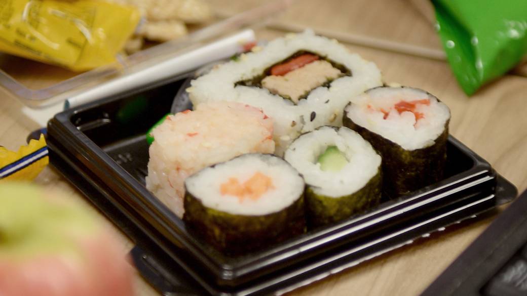 Click to play video: 'What is vibrio vulnificus? Man’s arm amputated after eating raw seafood'