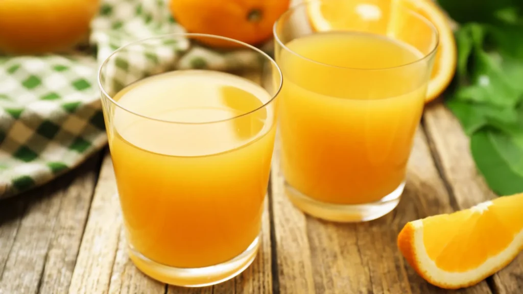 A daily glass of fruit juice was linked to lower depression scores A daily glass of fruit juice was linked to lower depression scores