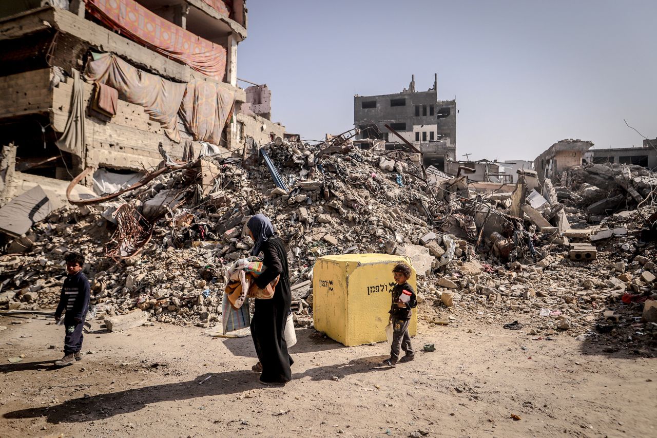 Palestinian families set out for areas considered safer after the Israeli army expanded the so-called 'Yellow Line', by placing new concrete blocks and carrying out attacks in the area in violation of the cease-fire, in Gaza on November 21, 2025.