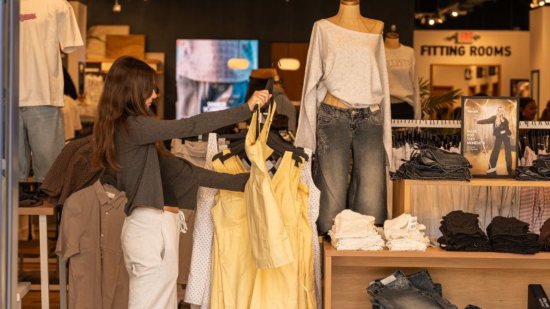 US consumers cut retail spending sharply in July US consumers cut retail spending sharply in July