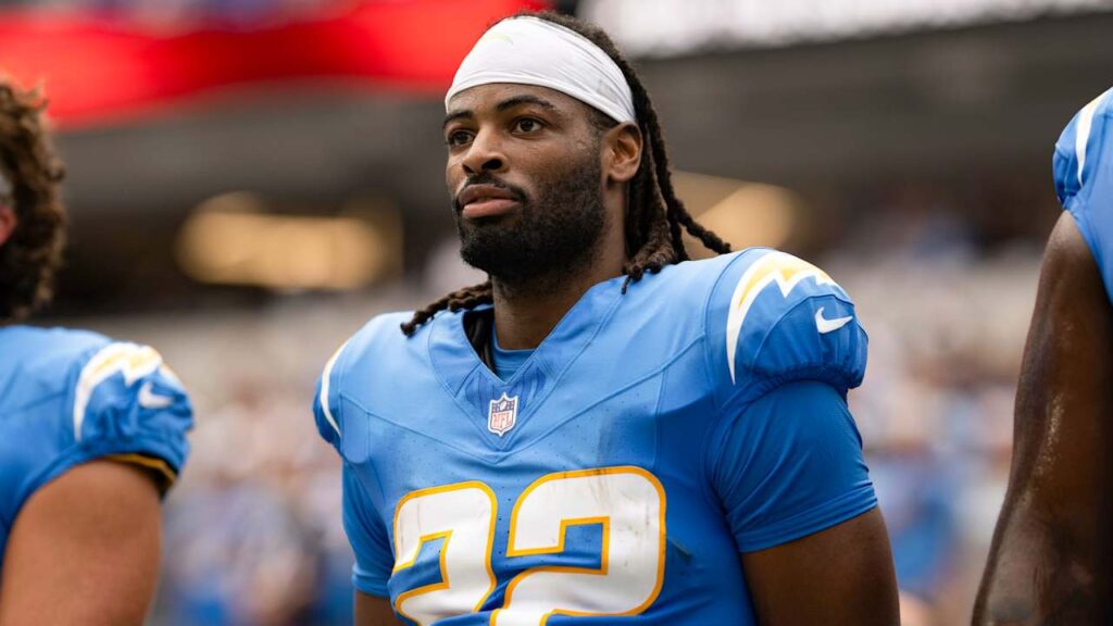 NFL news roundup: Falcons sign DE Za'Darius Smith; Giants add RB Najee Harris on one