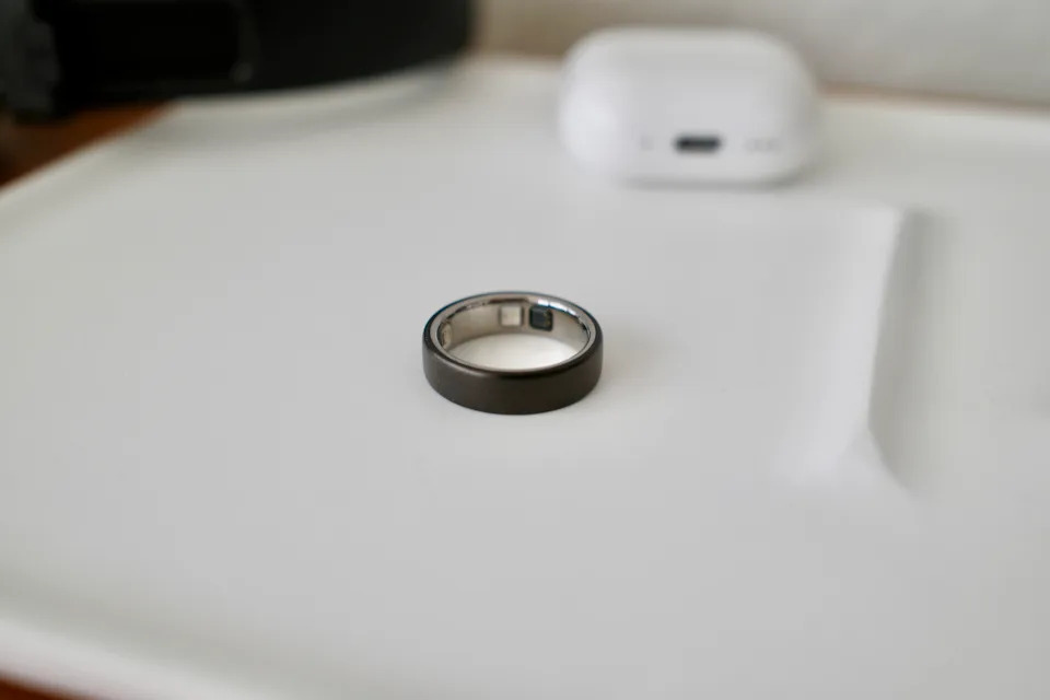Oura Ring 5 sitting on a desk