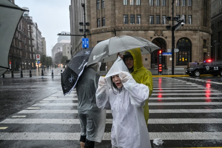Typhoon Dolphin weakens but disrupts travel in east China Typhoon Dolphin weakens but disrupts travel in east China