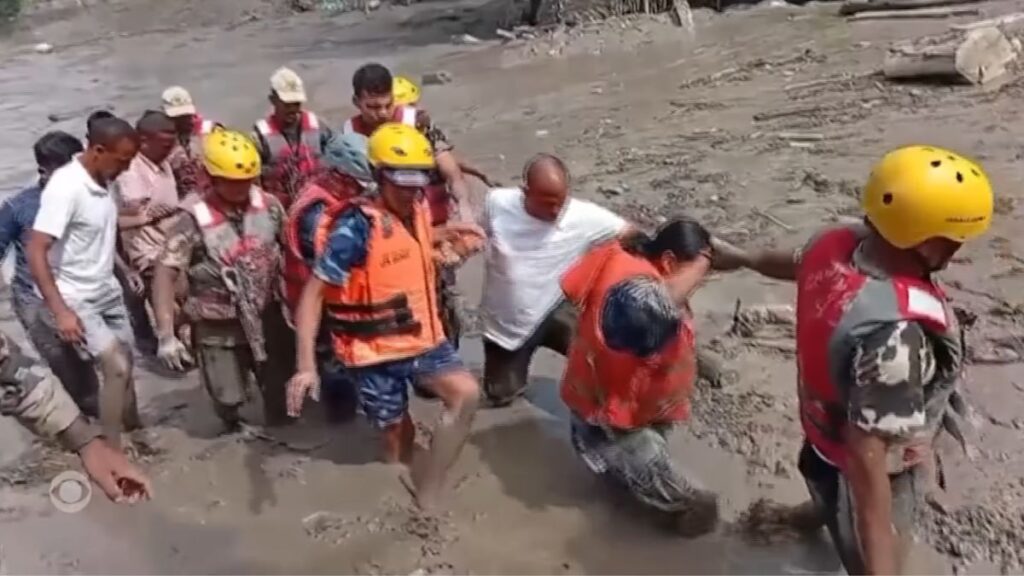 Nepal Floods Leave Hundreds of Tourists Missing as Travel Warnings Spread Nepal Floods Leave Hundreds of Tourists Missing as Travel Warnings Spread
