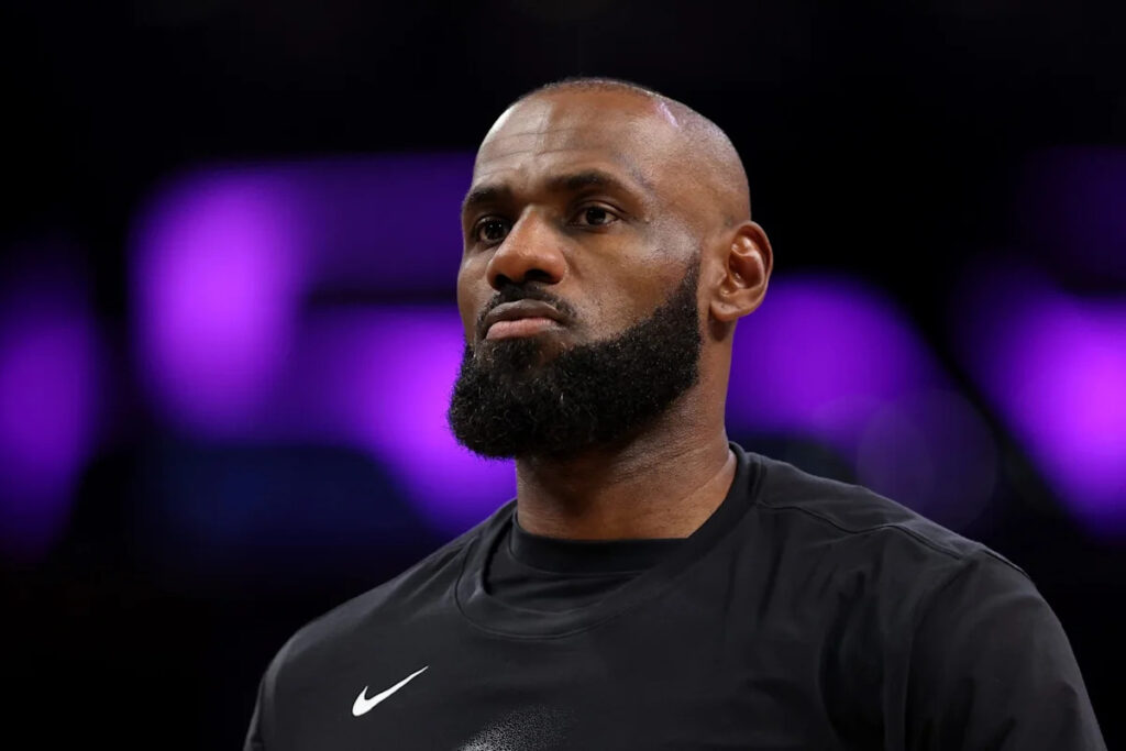 ‘He’s got enough’ – NBA fans discuss LeBron James making history with $48.7 million decision