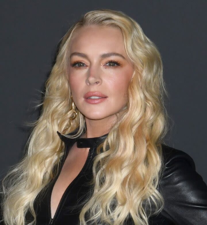 Lindsay Lohan Just Debuted a New (But Also Kinda Old) Look Lindsay Lohan Just Debuted a New (But Also Kinda Old) Look