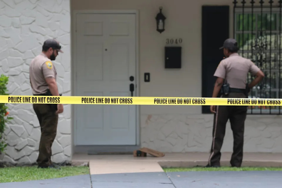 Police officers outside Hilton's home (Getty)