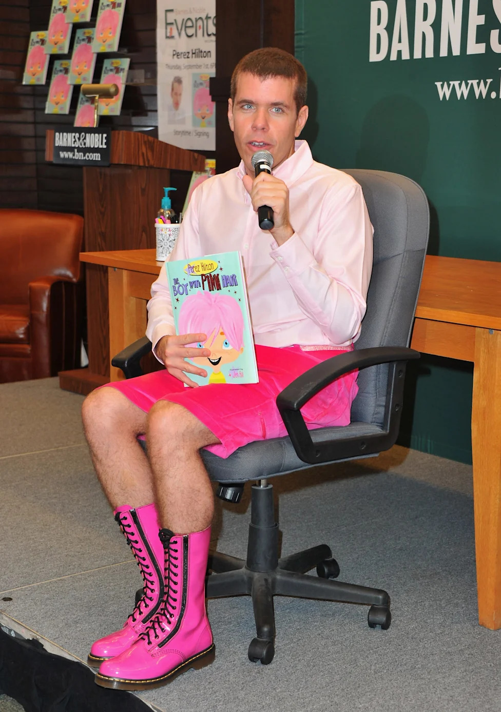 Perez Hilton – From 2000s to today, see the celebrity gossip blogger