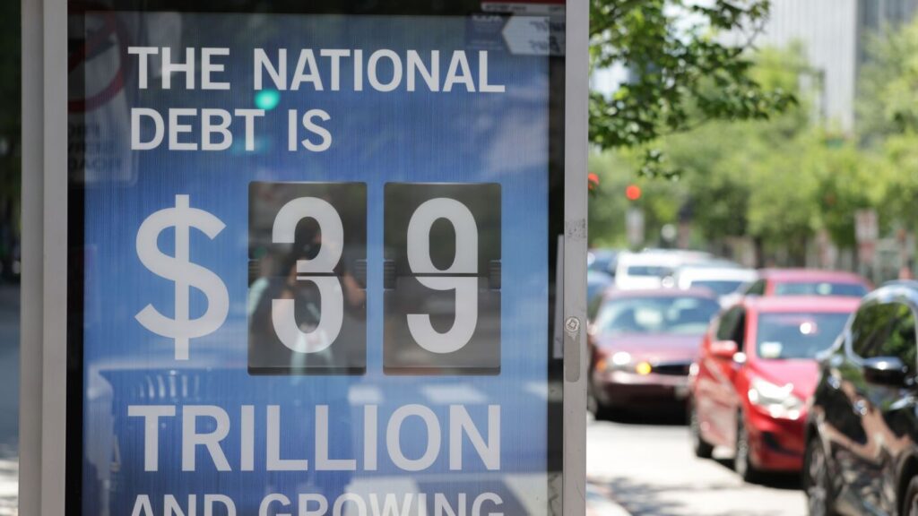 The U.S. debt tops a record