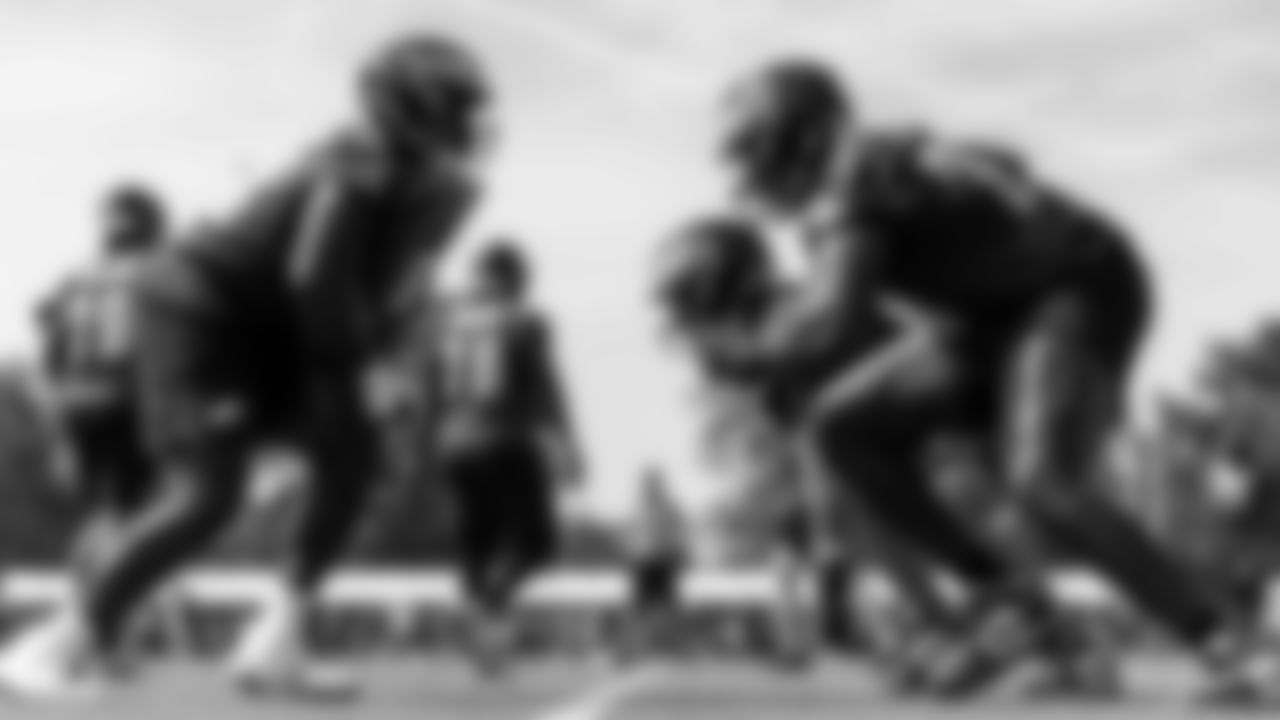 Eagles offensive linemen during individual drills